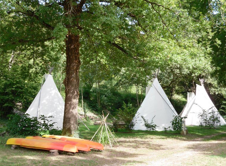location-tipi-camping-lot-montbrun-nature